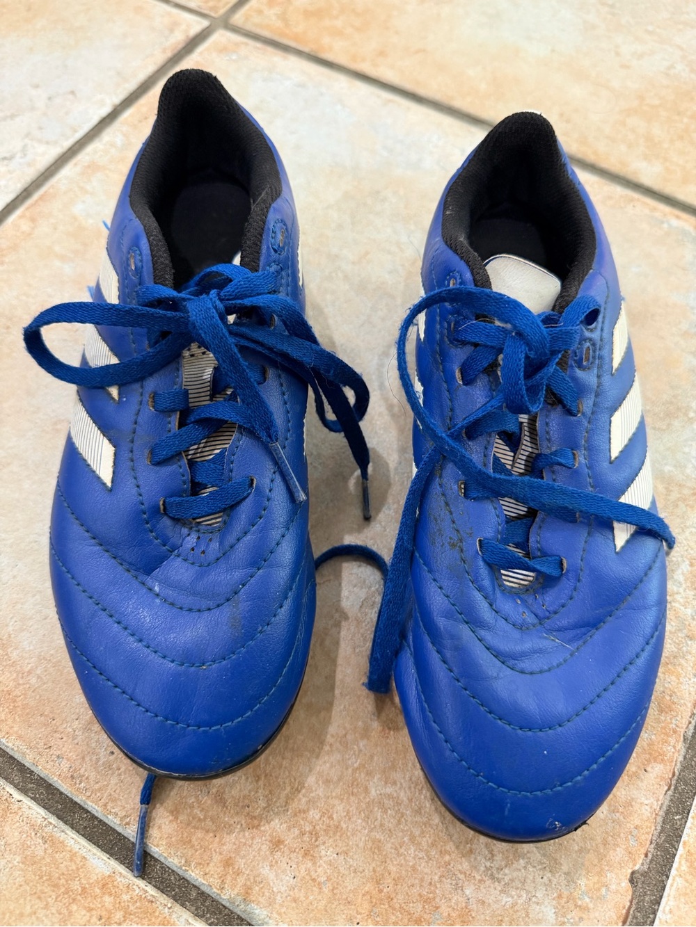 adidas Kids Royal Blue Lace-Up soccer cleats with White Stripes, size 3.5